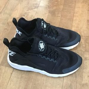 Nike Huarache Shoes Size 8.5